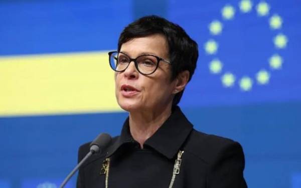 Єврокомісарка скасувала візит до Сербії через вшанування пам’яті Младича