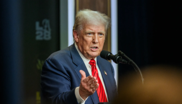 Трамп погрожує оскаржити рішення суду щодо відновлення доступу медіа до Білого дому