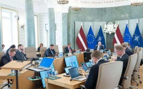 Прем’єр Латвії вигнав з посади міністра, спійманого за кермом у нетверезому стані