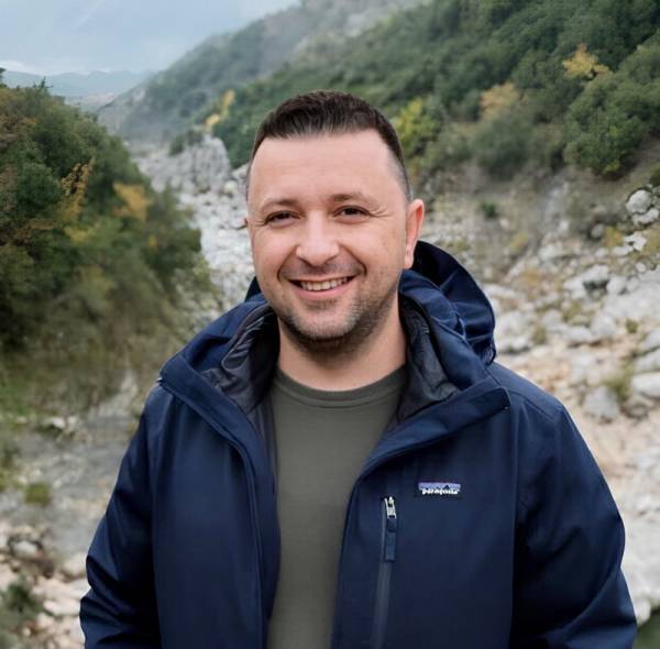 еколог, виконавчий директор неурядової організації «ЕкоАлбанія» Олсі Ніка (Olsi Nika). 
