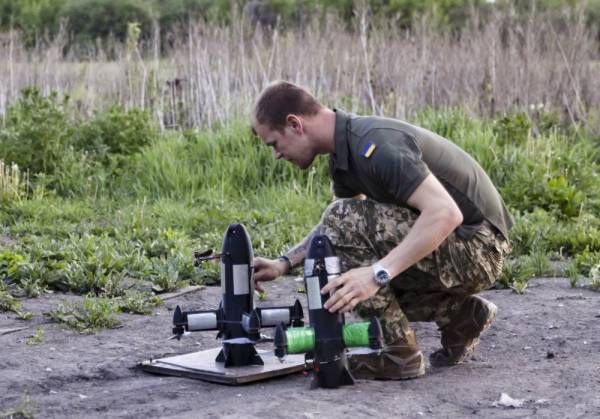 Військовослужбовець 116-ї механізованої бригади готує безпілотник українського виробництва P1-Sun для перехоплення «Шахедів» та інших ударних або розвідувальних дронів на півночі Харківської області, 20 травня 2026 року