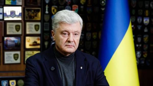 Порошенко розкритикував процедуру голосування у сховищі Ради