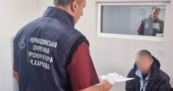 Харків’янин понівечив господаря ножицями та ножем під час застілля