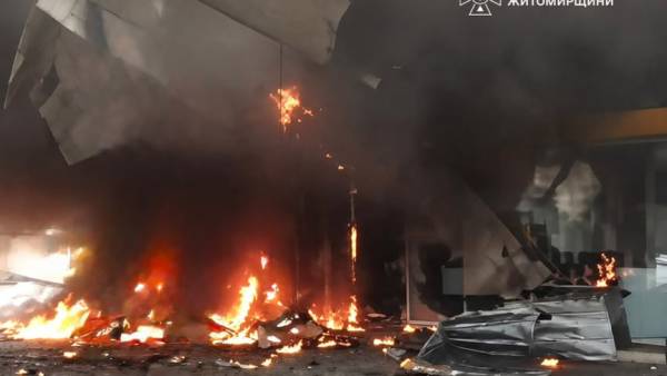 Російський удар по магазину на Житомирщині: двоє загиблих