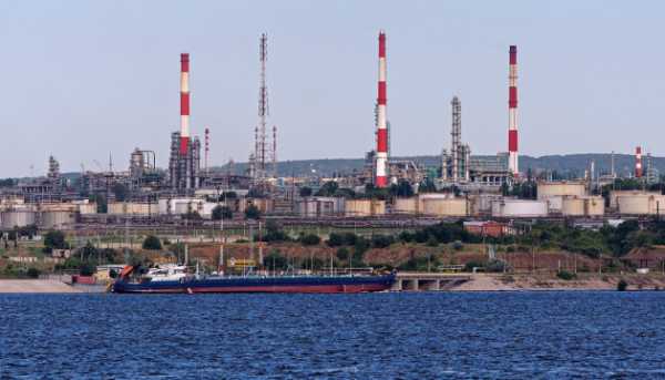 Дрони атакували Саратовський НПЗ в Росії