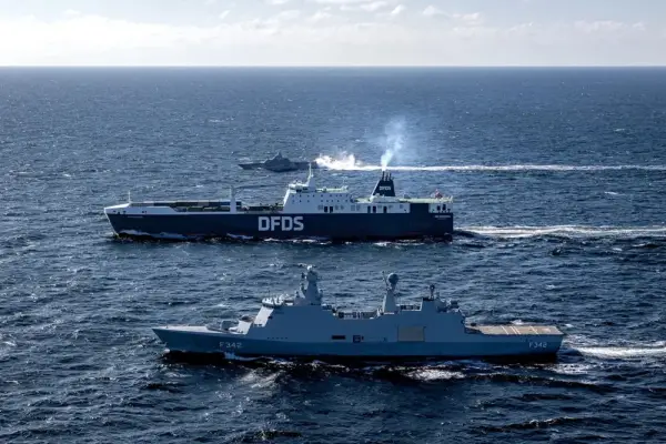 У навчаннях BALTIC EXPRESS брали участь військові кораблі й авіація Данії, Латвії, Швеції та Великої Британії, також залучали засоби захисту портів.