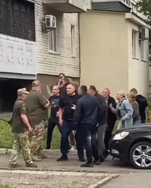 Поодинокі випадки трапляються: у м. Черкаси 9 жовтня суд засудив чотирьох осіб за перешкоджанні законній діяльності ЗСУ та насильстві щодо військовослужбовцями ТЦК та СП під час виконання ними обов’язків спільно з поліцією з оповіщення військовозобов’язаних