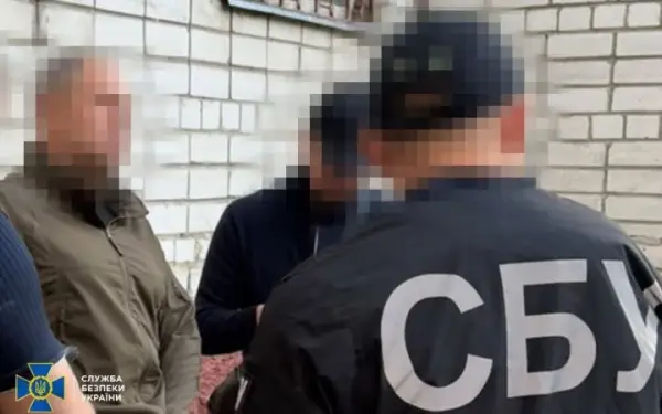 Посадовця ЗСУ підозрюють у хабарі 10 тисяч від постачальника маскування