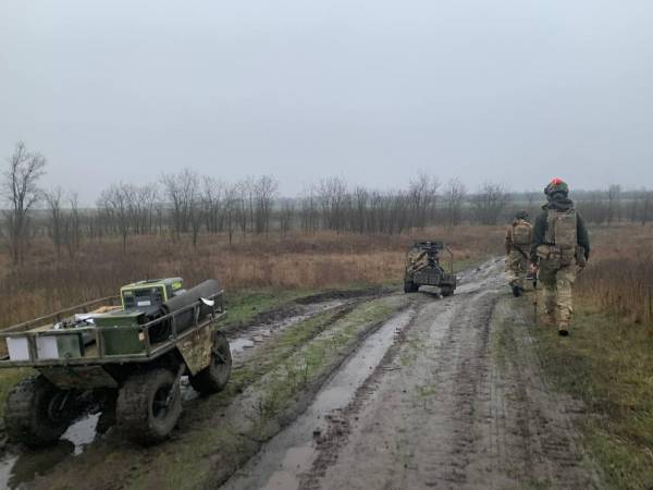 НРК-мул та дрон вогневої підтримки у використанні бійців 59-ї бригади СБС. 