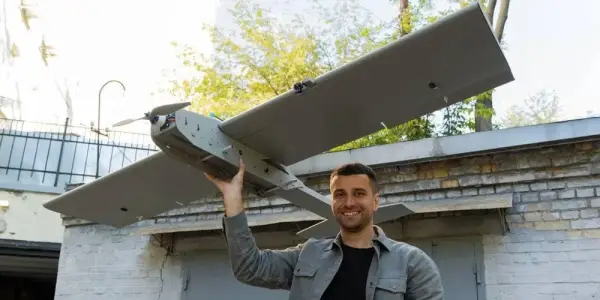 Андрій Шувалов з дроном «Дартс»