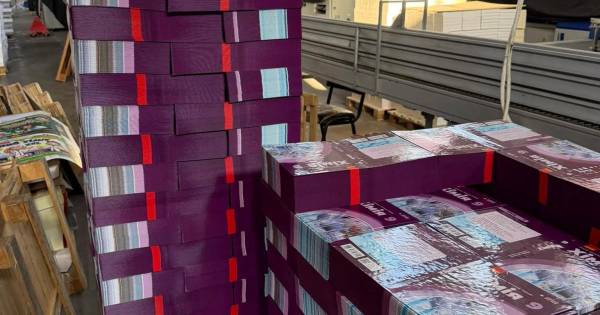 Харківщина отримала підручники, що пережили друге видання через російські атаки