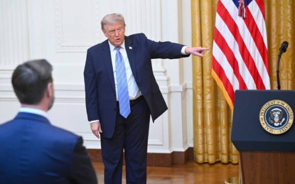 Apple на вимогу Трампа перейменує озеро Онтаріо