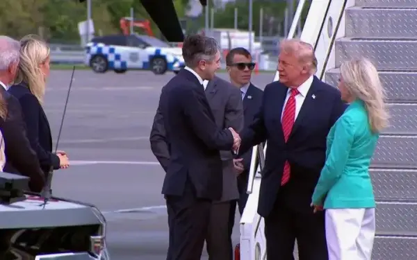 Дональд Трамп відвідав Ірландію для зустрічі з керівництвом та гри у гольф