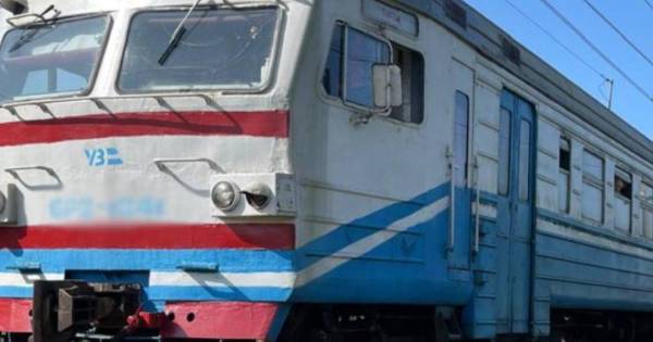 Потяг на Дніпропетровщину затримується на Харківщині
