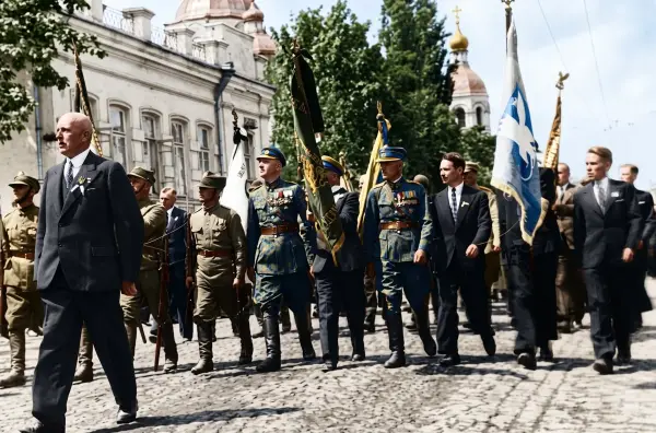 Марш польських військових колоністів вулицями Рівного, 1930-ті рр.