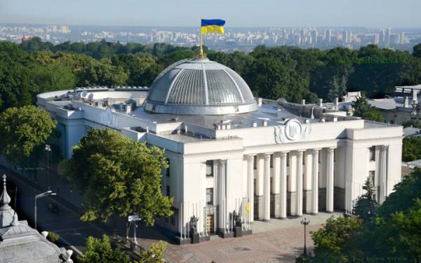 Рада розпочала дев’яту сесію дев’ятого скликання