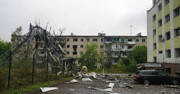Окупанти пошкодили мобільну вежу, перукарню та адмінбудівлі на Харківщині