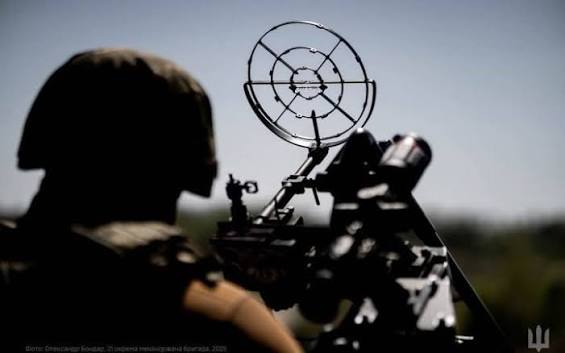 ППО відбила масовану атаку 135 російських безпілотників