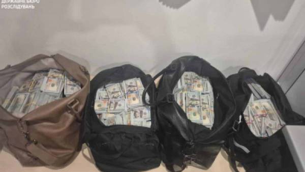 СБУ та ДБР затримали у Києві адвоката, який вимагав 5 мільйонів доларів за закриття справи