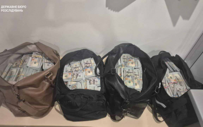 Адвокат вимагав 5 мільйонів доларів за закриття справи: СБУ та ДБР провели затримання у Києві