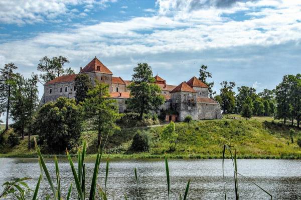 Свірський замок: 10 приголомшливих фактів про перлину Львівщини
