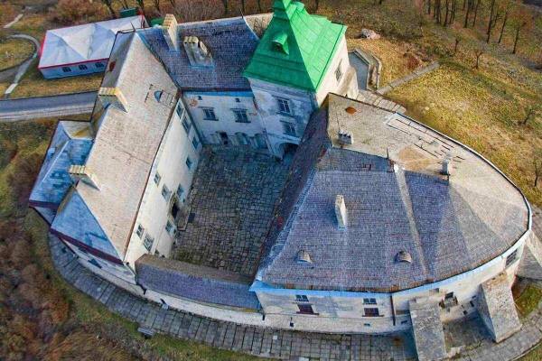 Олеський замок: де творилася історія і народжувалися королі