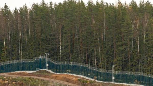 У Фінляндії добудували 200-кілометровий паркан на кордоні з росією