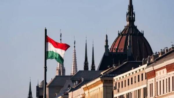 Угорщина висилає 10 російських дипломатів