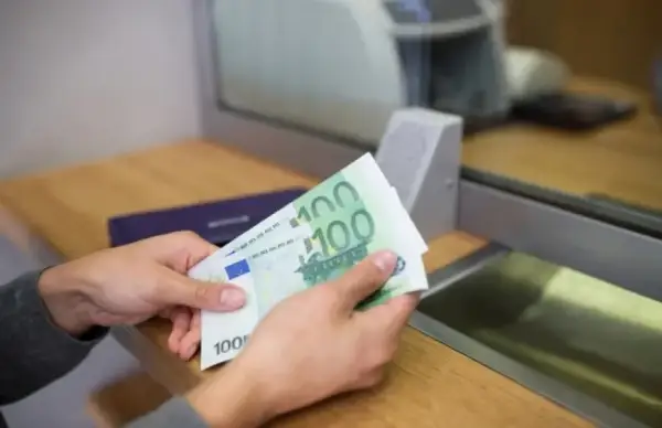 Українці зможуть накопичувати валюту для оплати лікування за кордоном