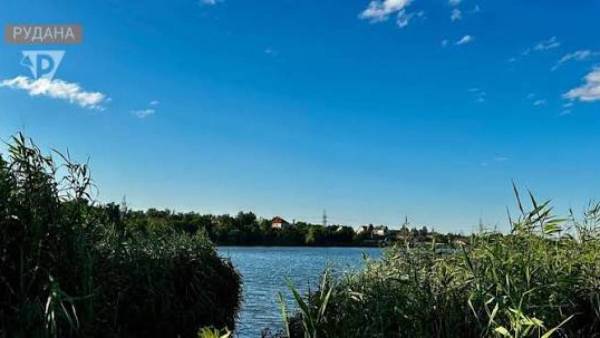 В Україні сьогодні незначні дощі та сильний вітер; де вдень буде до +30°
