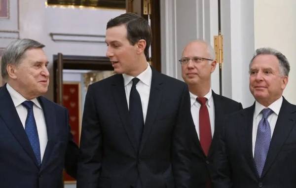 Спецпосланник президента США Стів Віткофф, зять Трампа Джаред Кушнер, гендиректор Російського фонду прямих інвестицій Кіріл Дмітрієв та радник президента РФ Юрій Ушаков під час зустрічі у Кремлі, 2 грудня 2025 року