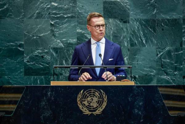 Президент Фінляндії Александр Стубб виступає під час 80-ї сесії Генеральної Асамблеї ООН у штаб-квартирі ООН у Нью-Йорку 