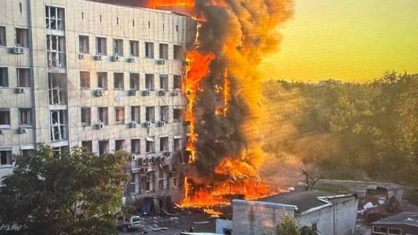 Росіяни поцілили в адмінбудівлю ДТЕК: є постраждалі