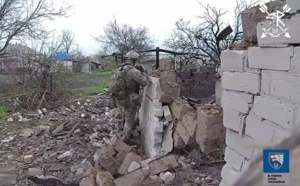 Оператори 8 полку ССО беруть у полон трьох російських військових під час операції «Вівальді»