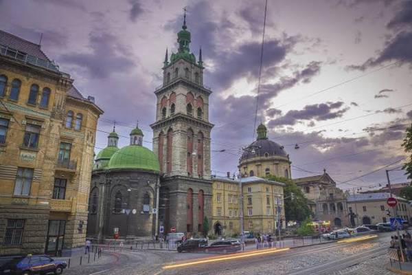 Підвальна у Львові: від середньовічних мурів до сучасного книжкового раю