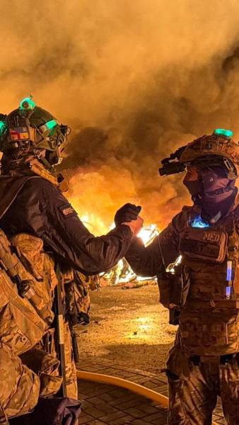 Екіпаж <i>Crew13</i> під час роботи